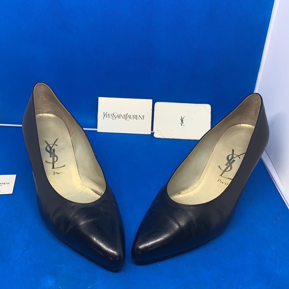 Yves Saint Laurent Black Leather Pumps 35 1/2